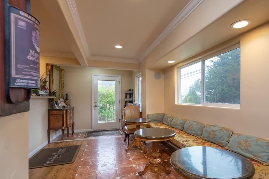 Vendange Carmel Inn & Suites