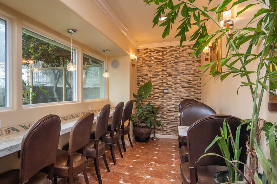 Vendange Carmel Inn & Suites