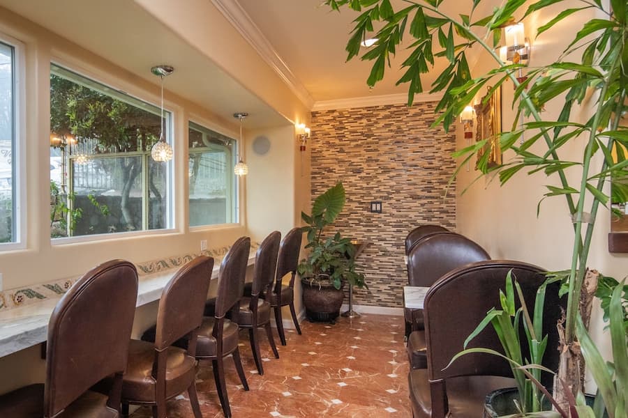 Vendange Carmel Inn & Suites