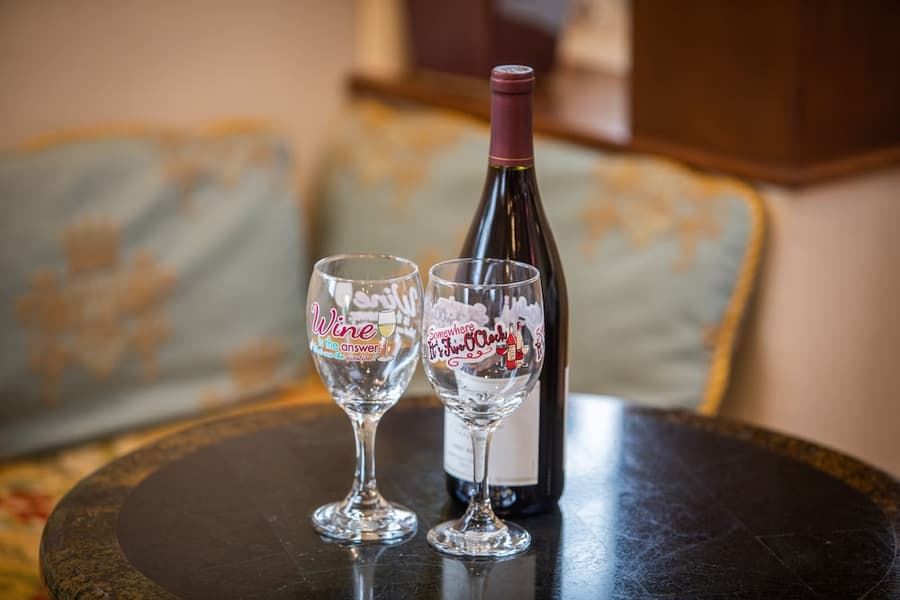 Vendange Carmel Inn & Suites