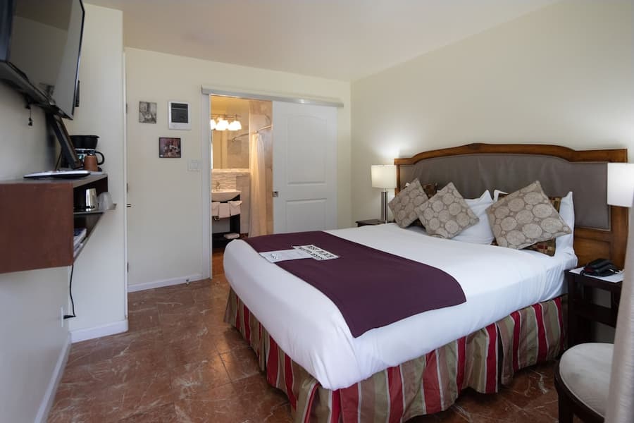 Vendange Carmel Inn & Suites