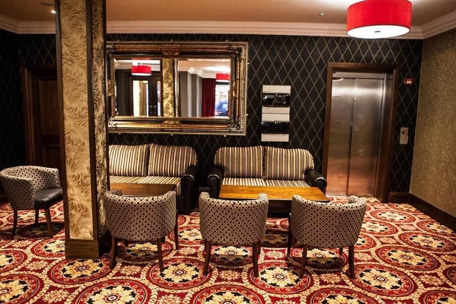 Dillons Hotel