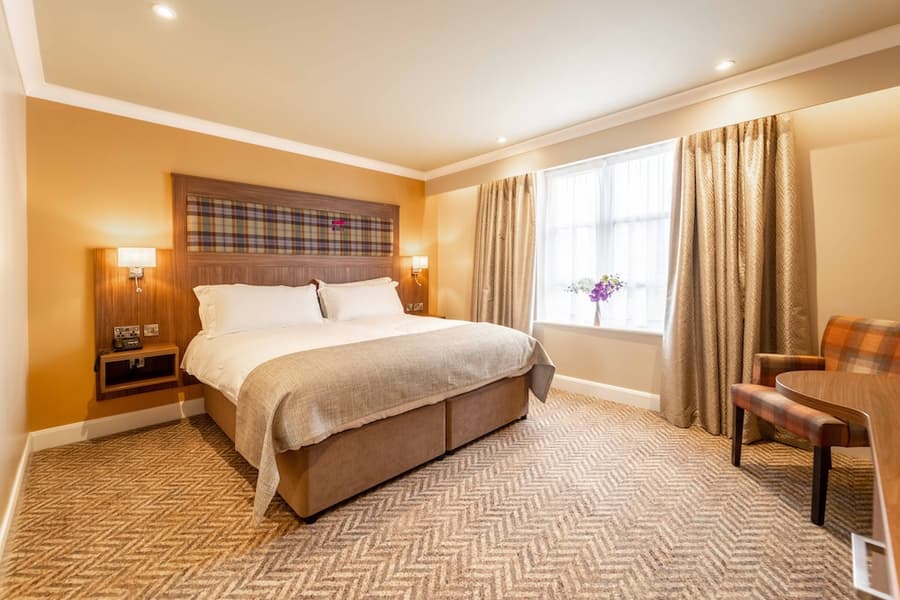 Dillons Hotel