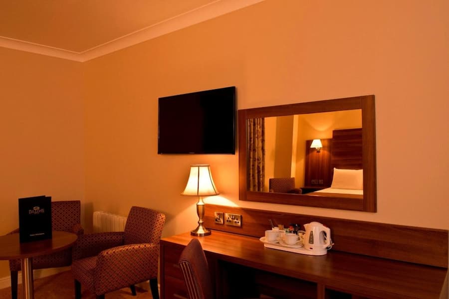 Dillons Hotel