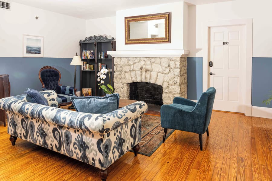 Miami River Inn By Renzzi