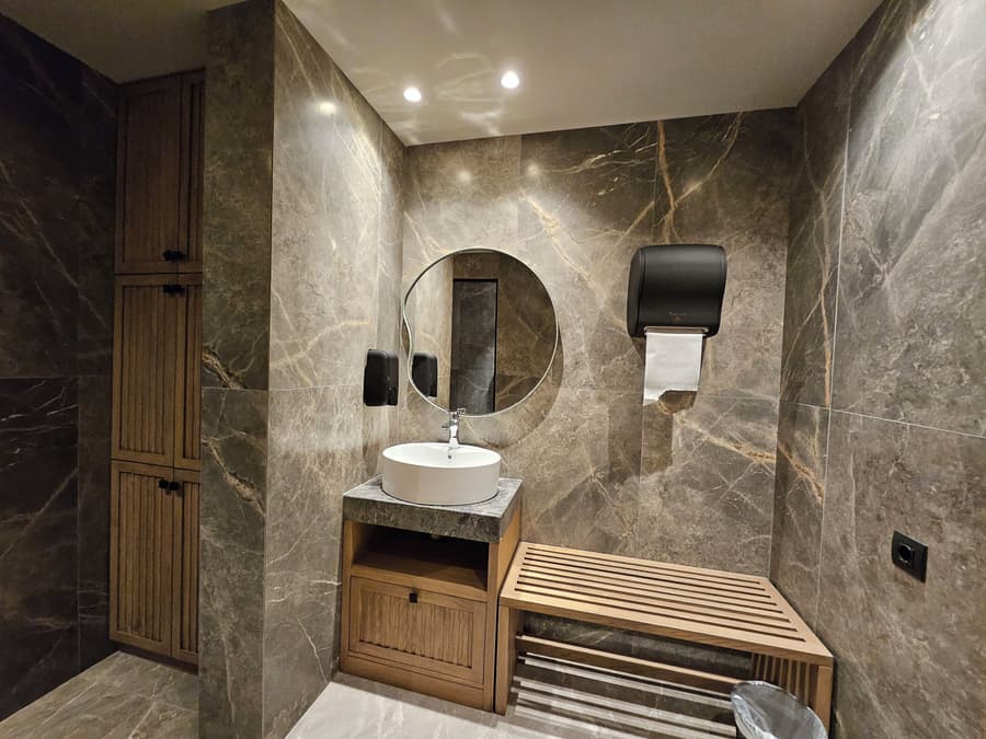 Petousis Hotel & Suites