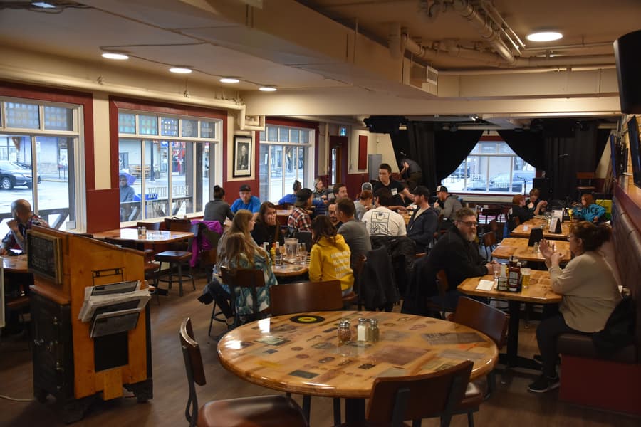 Party Hostel- Canmore Hotel Hostel