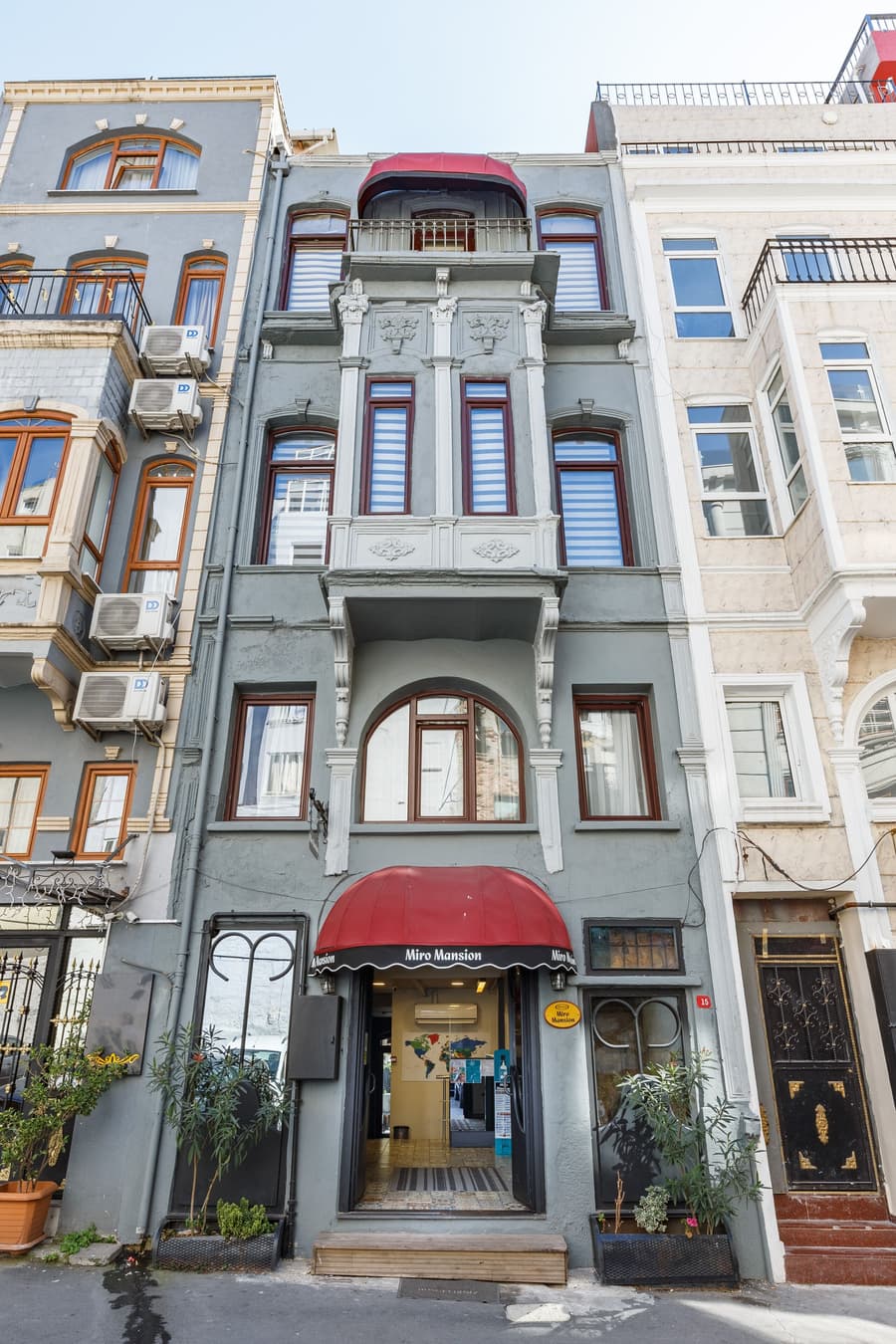 Miro Mansion