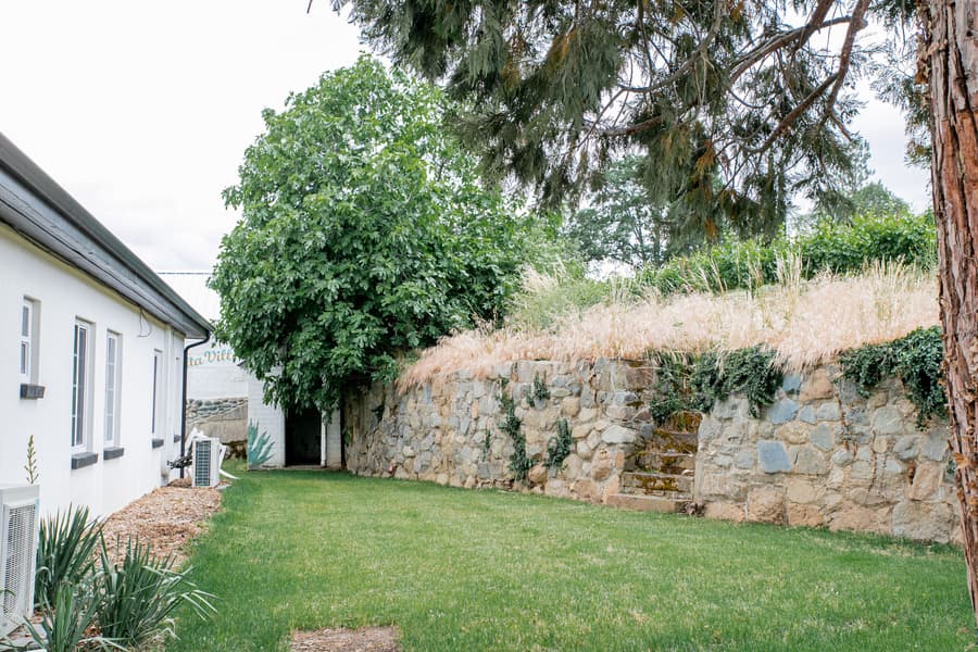 Hummingbird Estate Wine & Suites