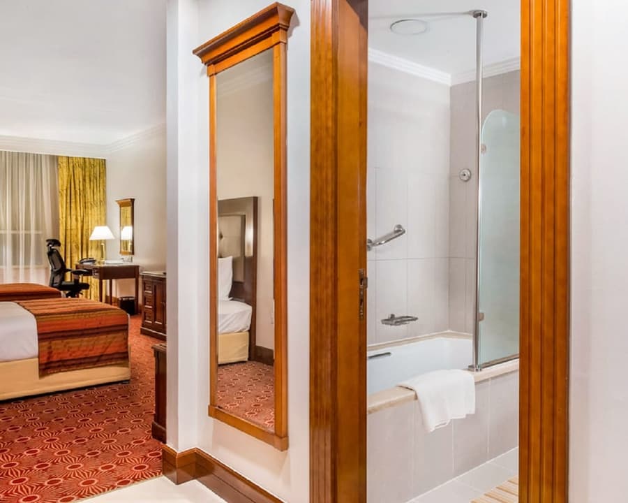 Sunday Hotel Holiday International Dubai