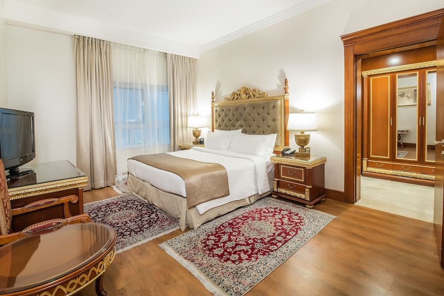 Sunday Hotel Holiday International Dubai
