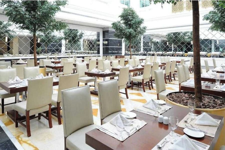 Sunday Hotel Holiday International Dubai