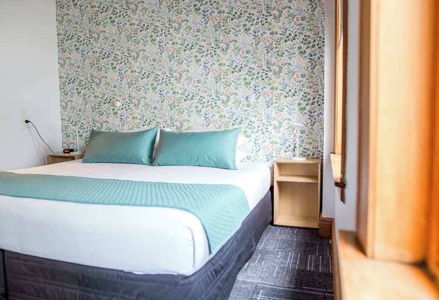 The Cambridge Hotel & Backpackers