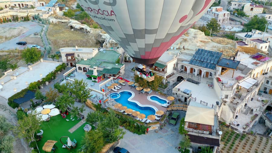 Holiday Cave Hotel