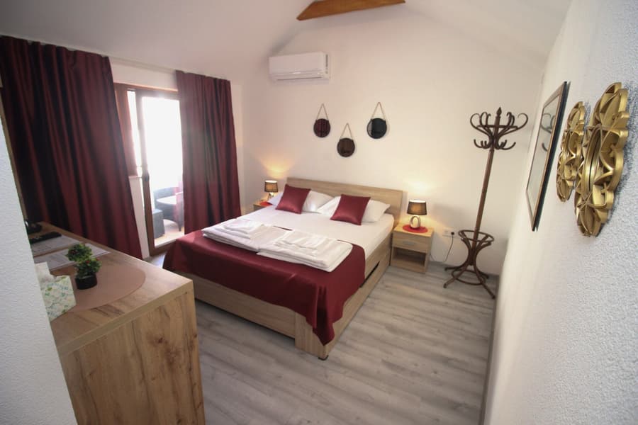 "VILLA DENY" Boutique HOTEL - parking