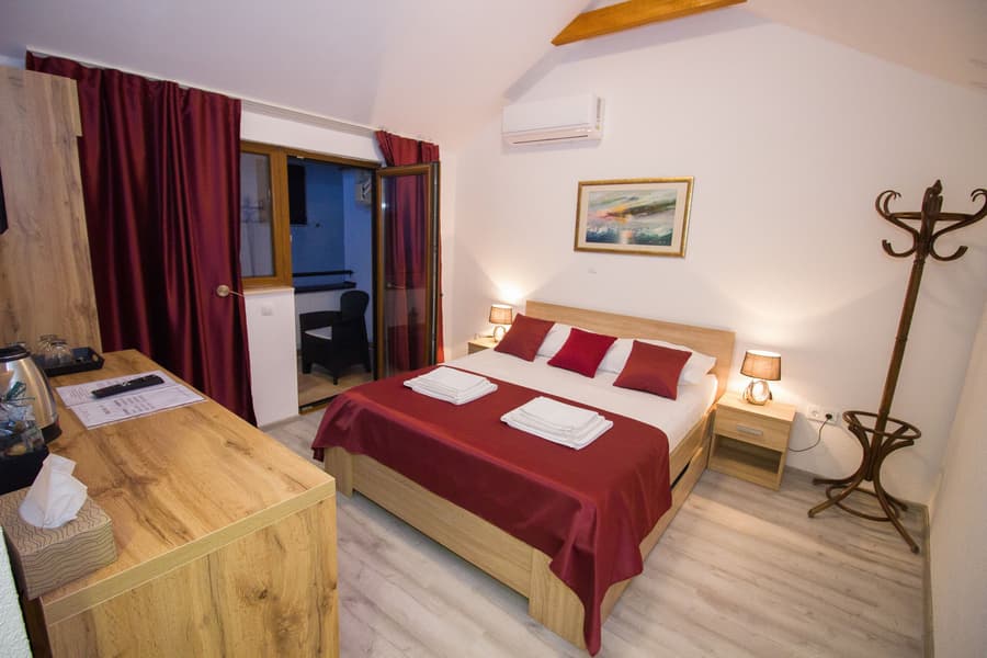 "VILLA DENY" Boutique HOTEL - parking