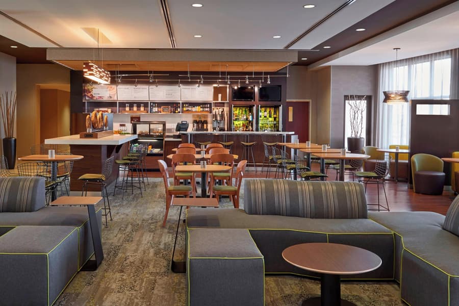 Courtyard by Marriott Kingston Highway 401/Division Street