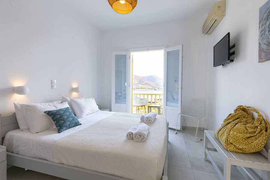 Akrotiri Hotel