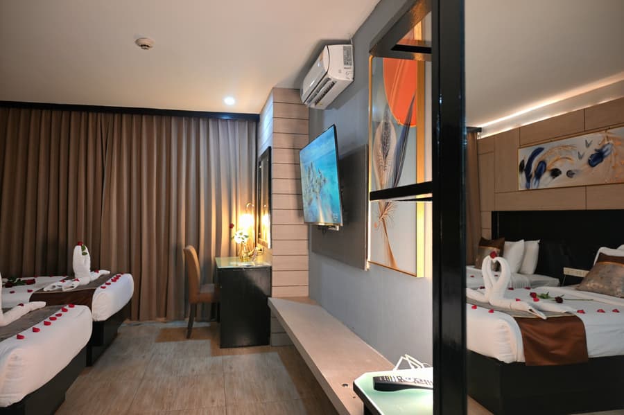 Boss Suites Nana Hotel