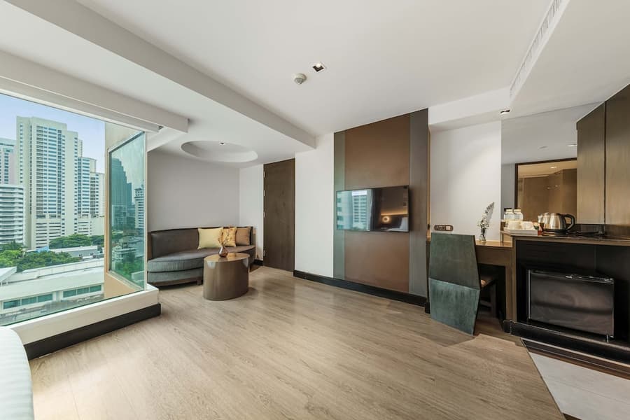 Golden Tulip Mandison Suites