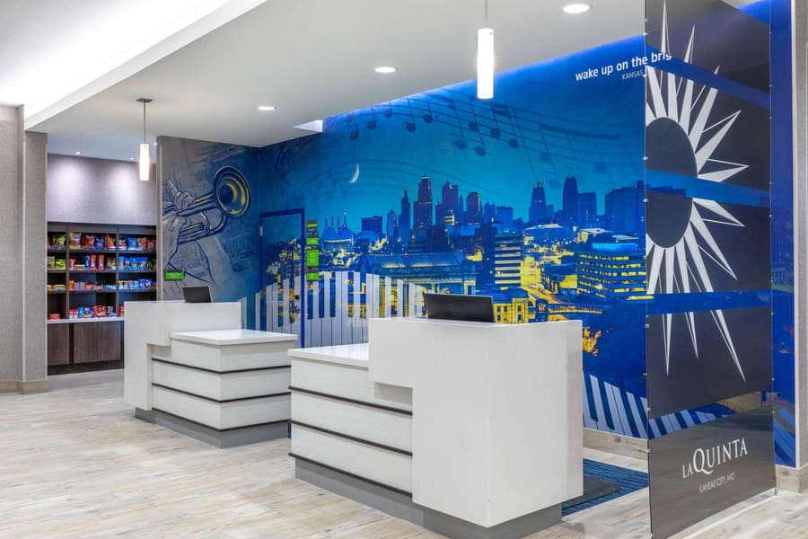 La Quinta Inn & Suites by Wyndham Kansas City Beacon Hill