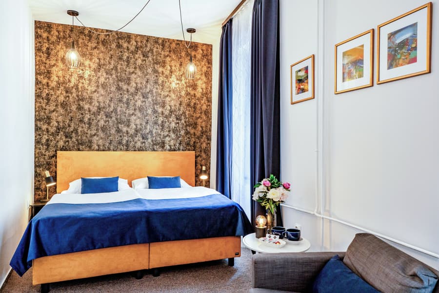 BlueBell Hotel