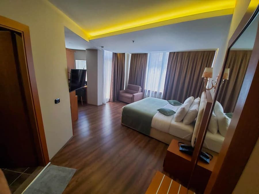 Albanopolis Hotel