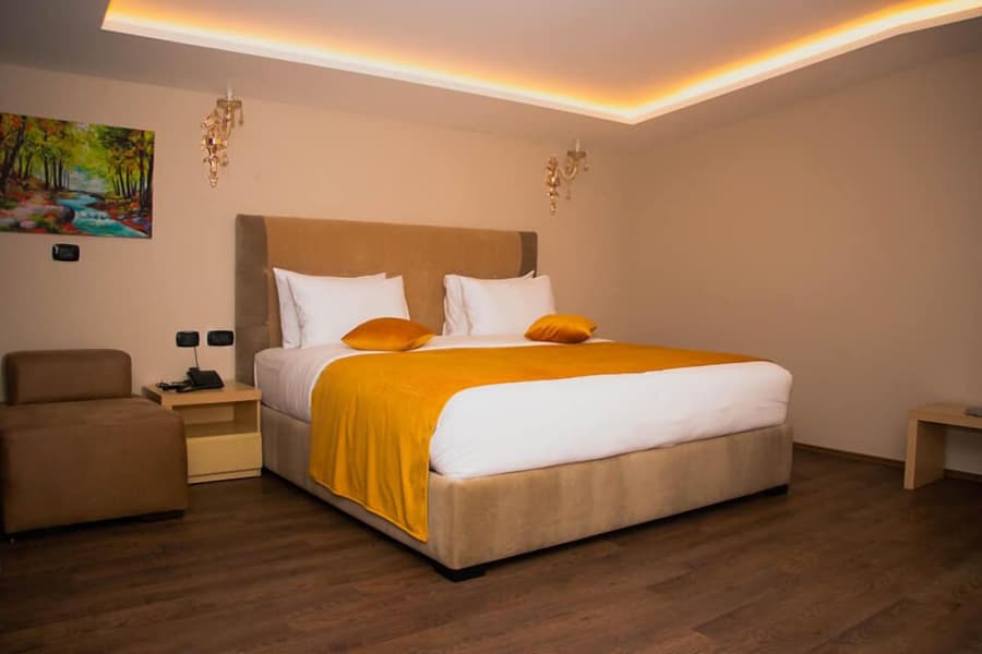 Albanopolis Hotel