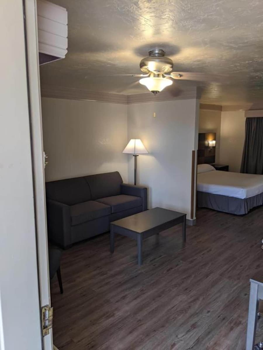 Atrium Inn