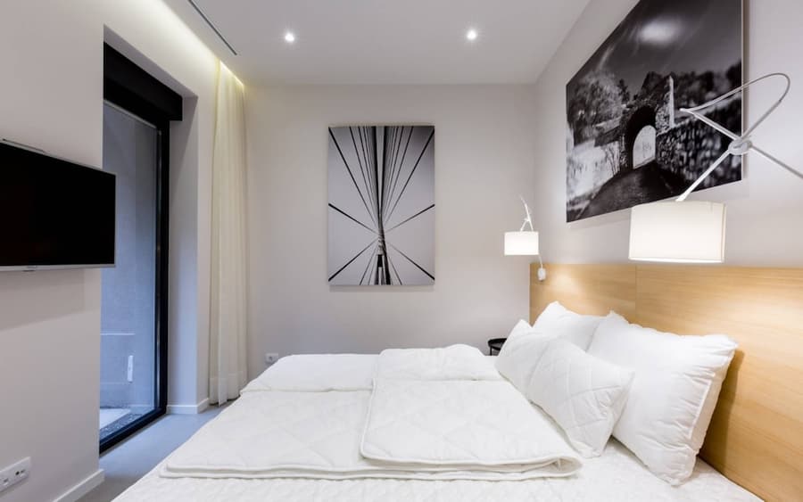 Teanna Lux Apartments