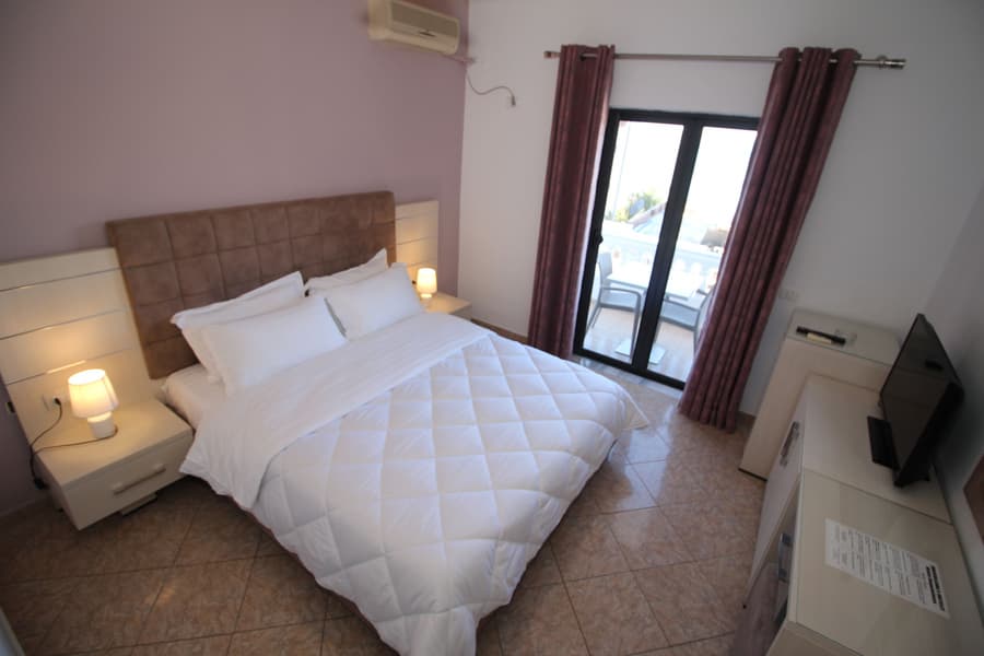 Julia Hotel