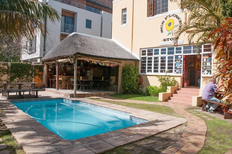 A Sunflower Stop - Hostel
