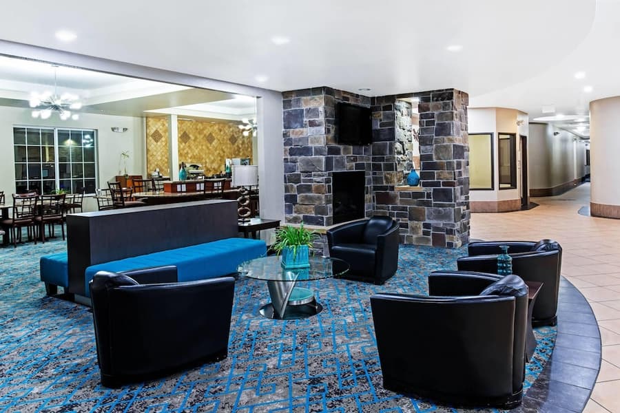 La Quinta Inn & Suites by Wyndham Denver Gateway Park