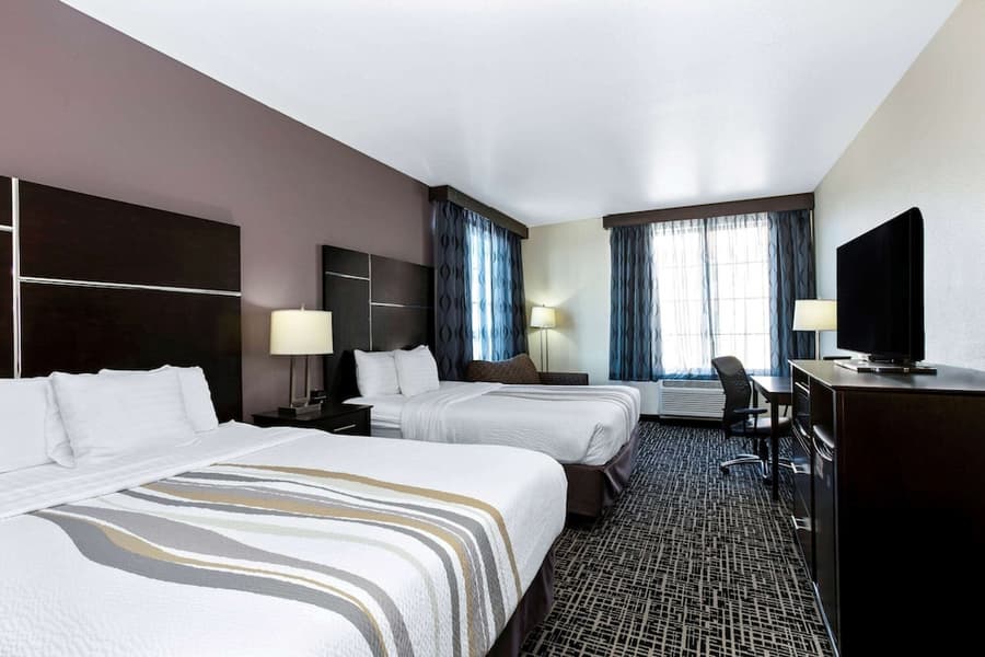 La Quinta Inn & Suites by Wyndham Denver Gateway Park