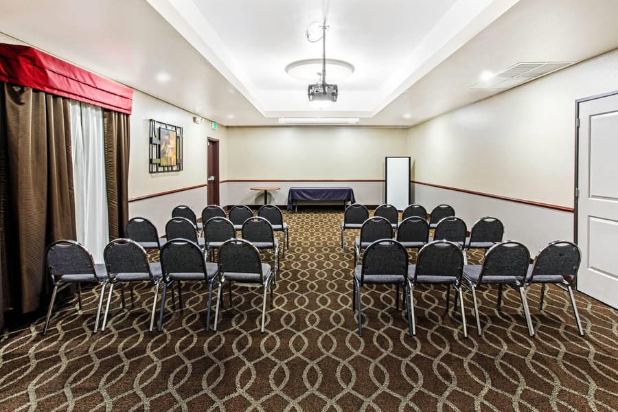 La Quinta Inn & Suites by Wyndham Denver Gateway Park