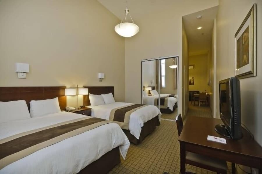 Pointe Plaza Hotel