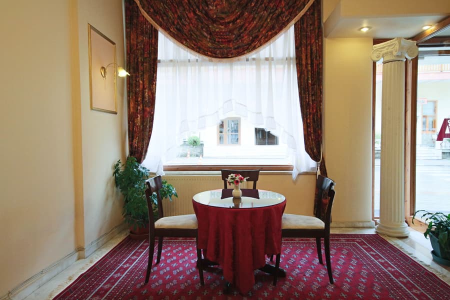 Alexiou Hotel