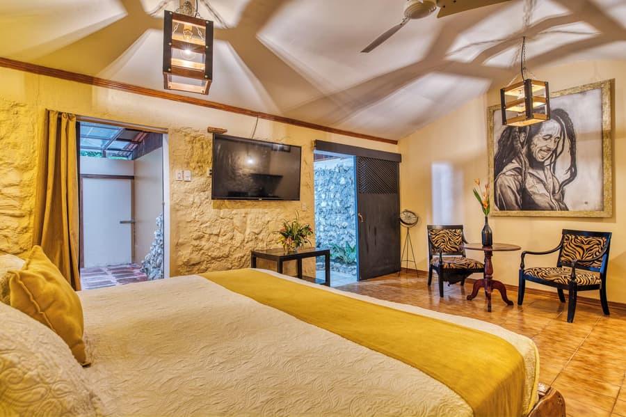 Atlantida Lodge