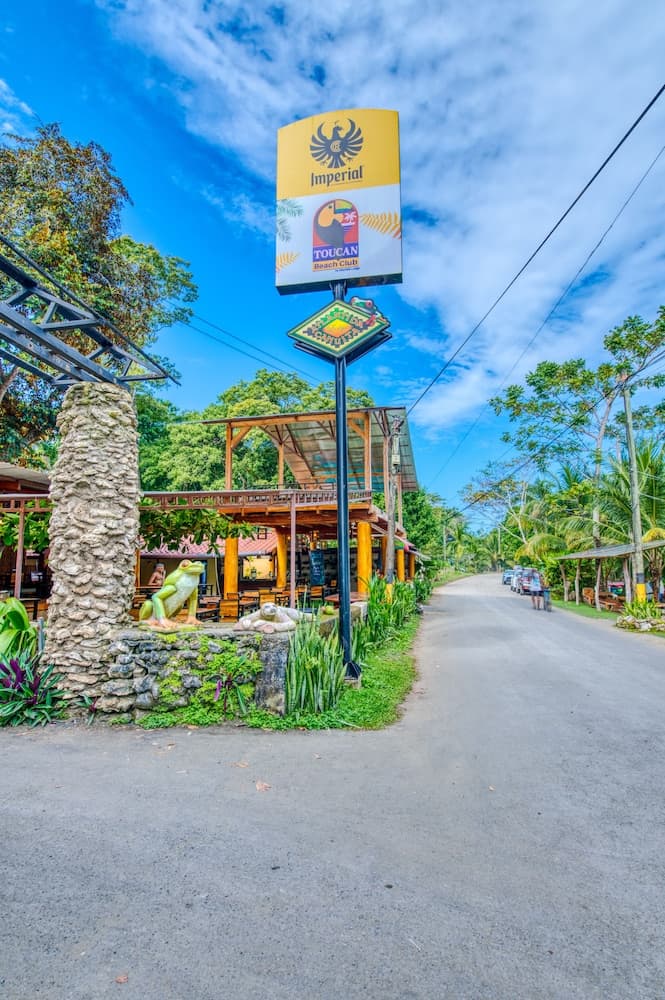 Atlantida Lodge