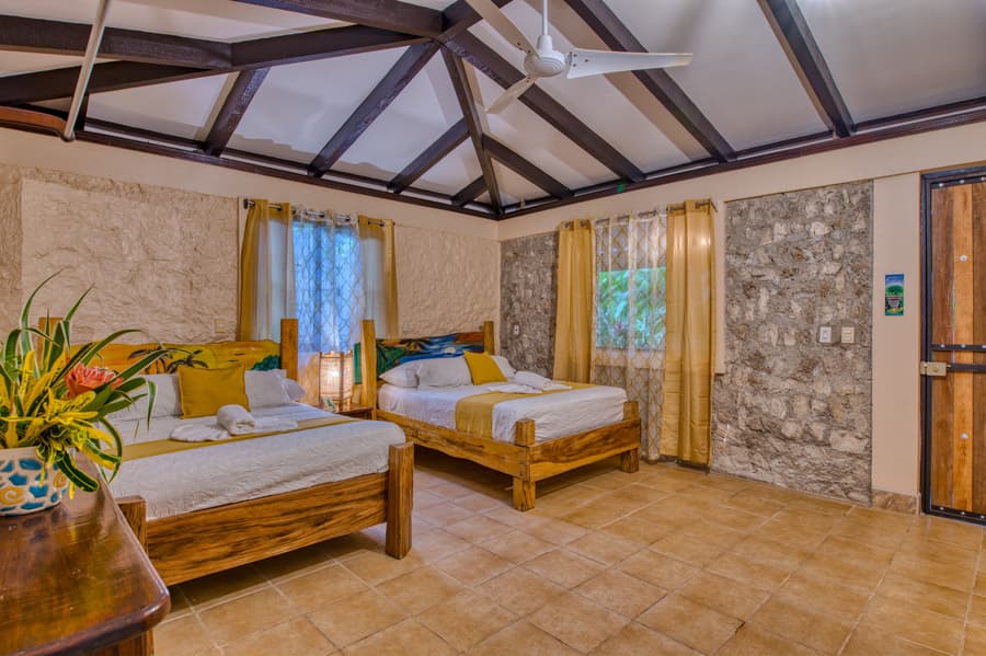 Atlantida Lodge