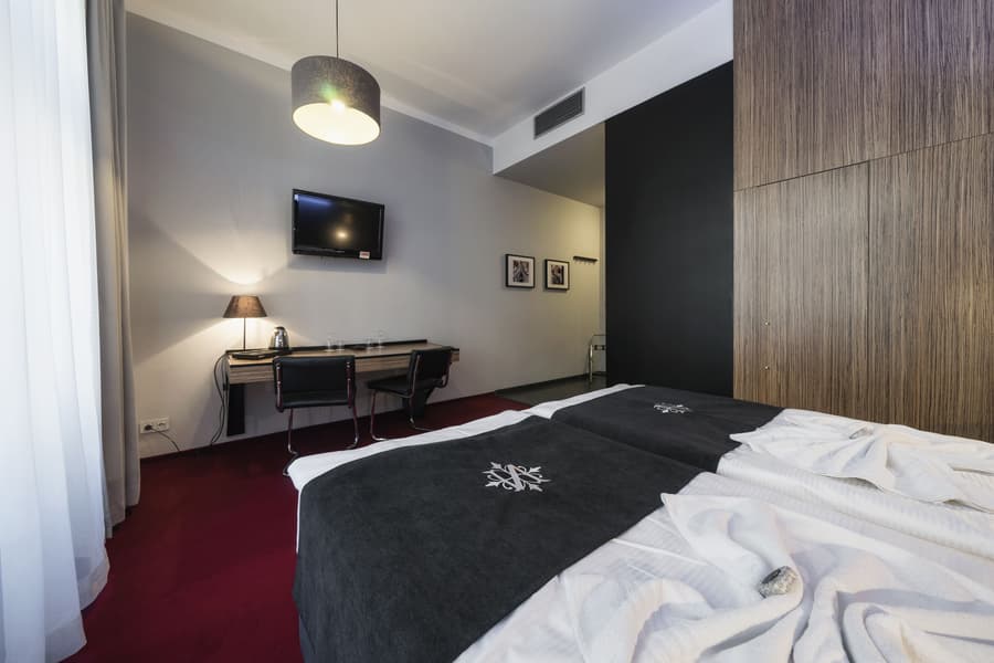 Hotel Noir