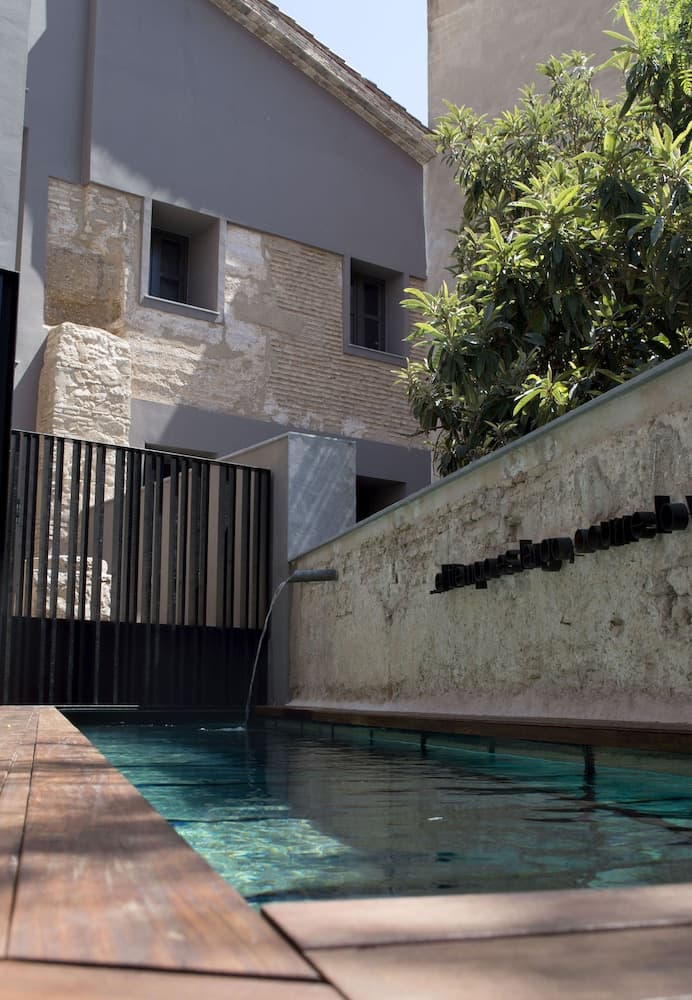 Caro Hotel