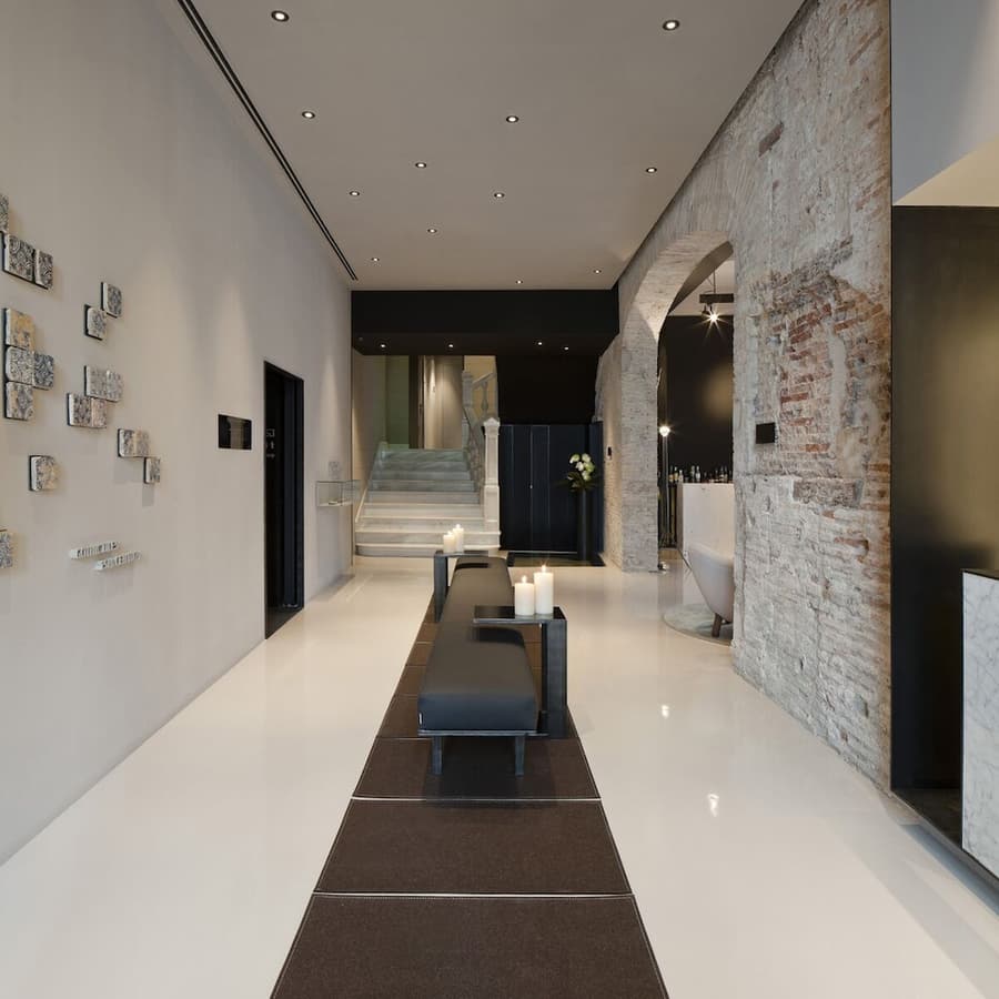 Caro Hotel