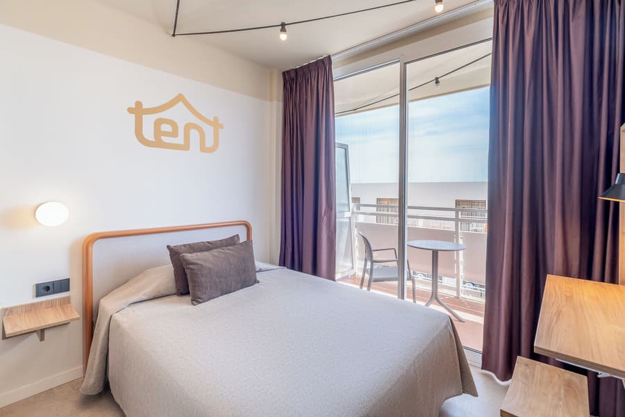 tent Arenal