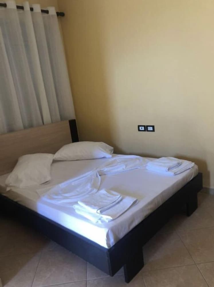 AL Hotel