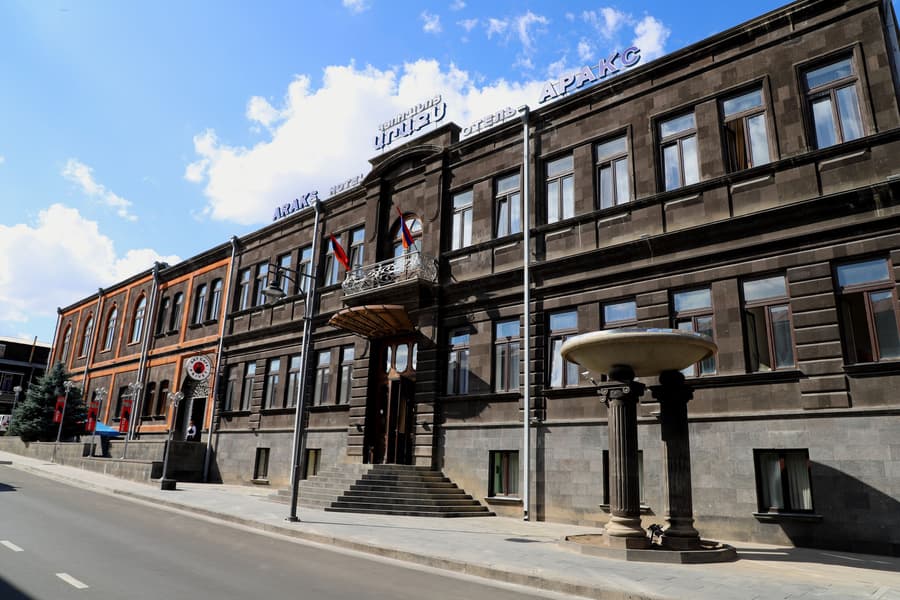 Araks Hotel Complex