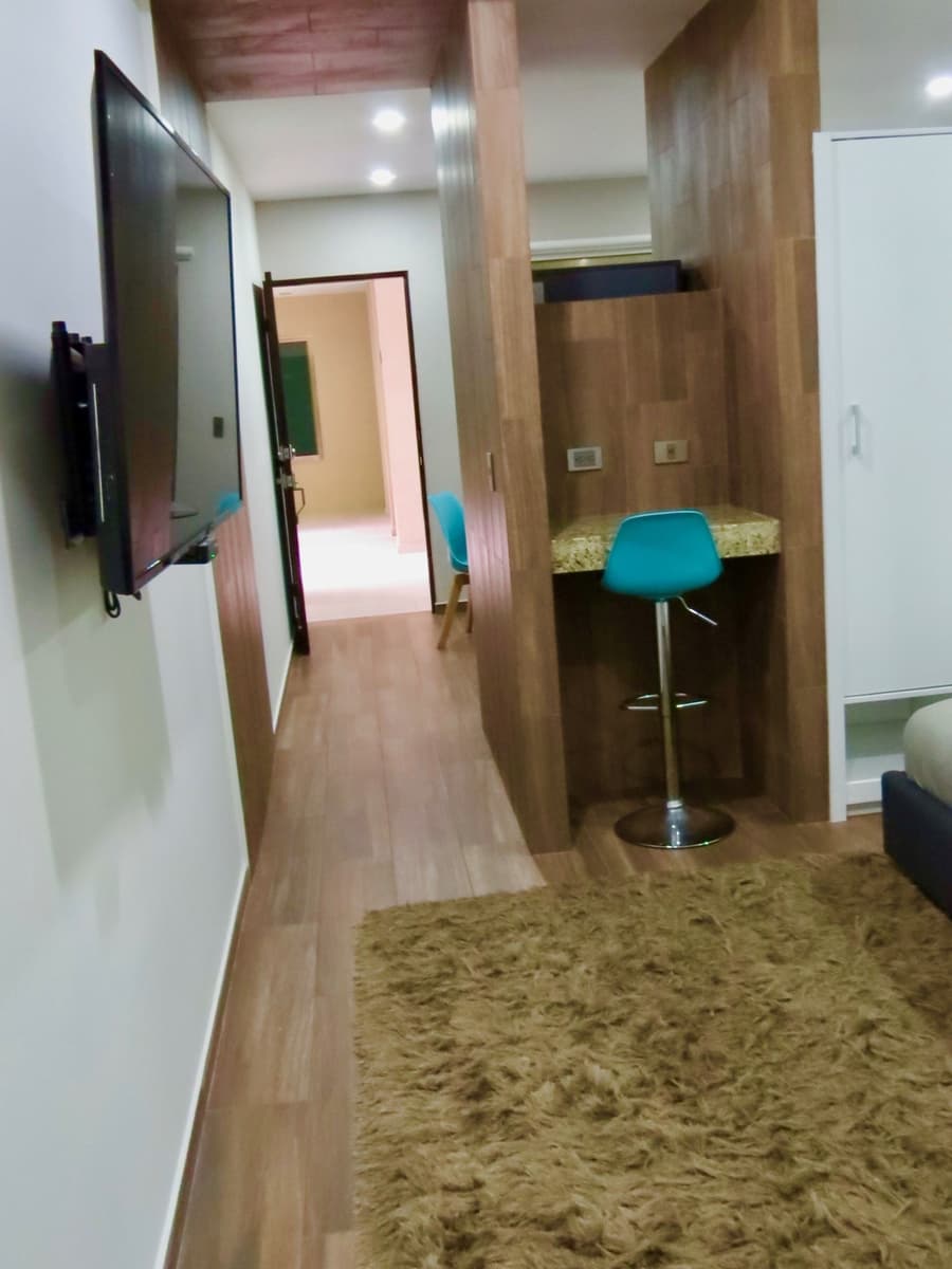 Palmarena Rooms and Residences - Long Stay Comfort with Parking, Sauna, Gym and Pool (Steps from 5th Avenue)