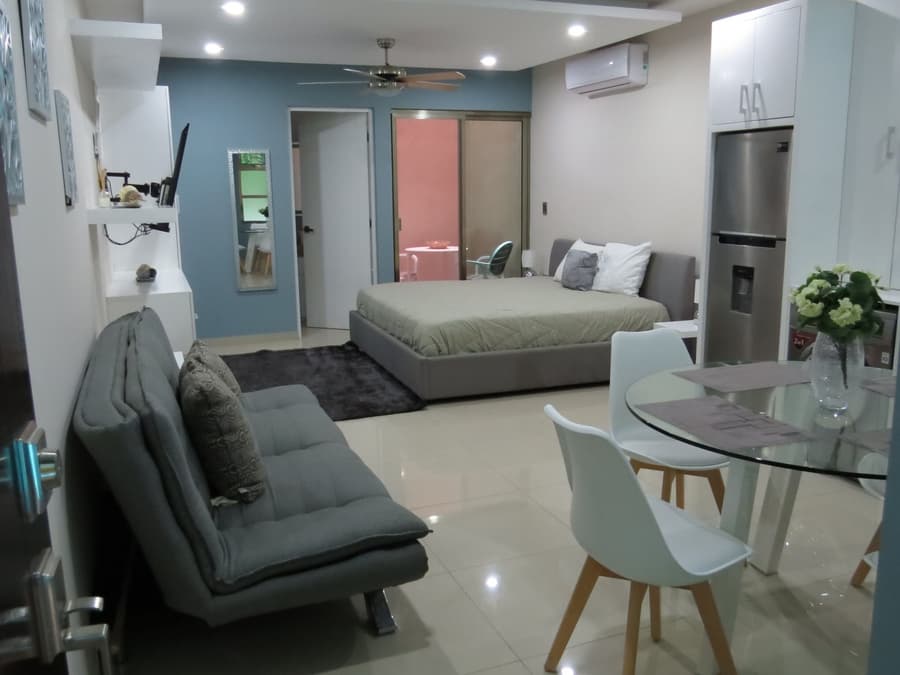 Palmarena Rooms and Residences - Long Stay Comfort with Parking, Sauna, Gym and Pool (Steps from 5th Avenue)
