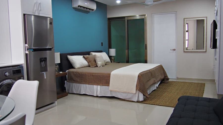 Palmarena Rooms and Residences - Long Stay Comfort with Parking, Sauna, Gym and Pool (Steps from 5th Avenue)