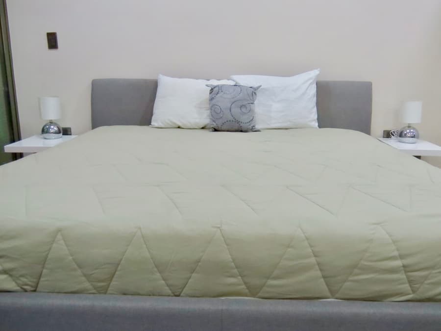 Palmarena Rooms and Residences - Long Stay Comfort with Parking, Sauna, Gym and Pool (Steps from 5th Avenue)